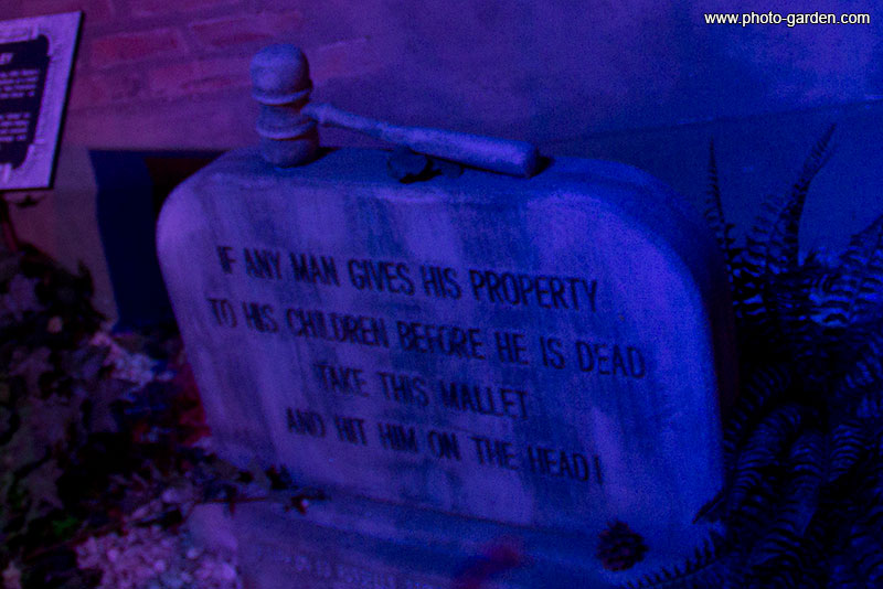 надгромный камень